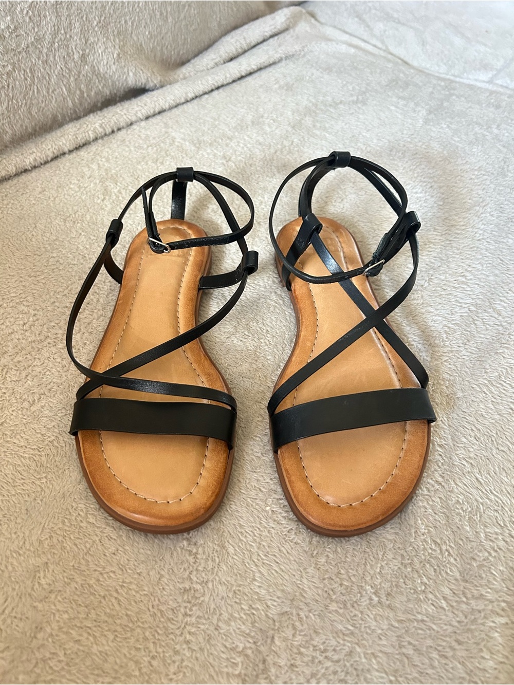 NWT Gianni Bini Women’s Black Strappy Leather Sandals - Size 6